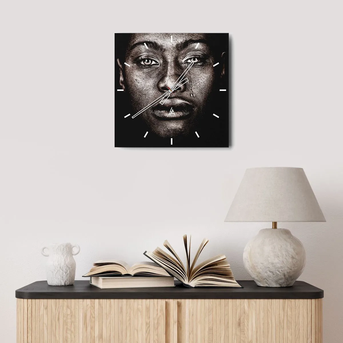 Nástěnné hodiny - Jedna slza - 30x30 cm