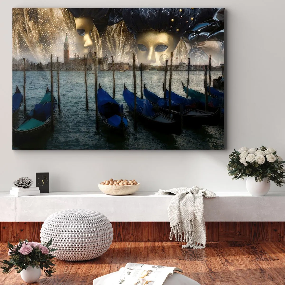 Obraz na plátně - Benátské karnevalové masky a gondoly na pozadí města a vody - 70x50cm - Je čas začít karneval - Moderní nástěnná dekorace do obývacího pokoje a ložnice ARTTOR