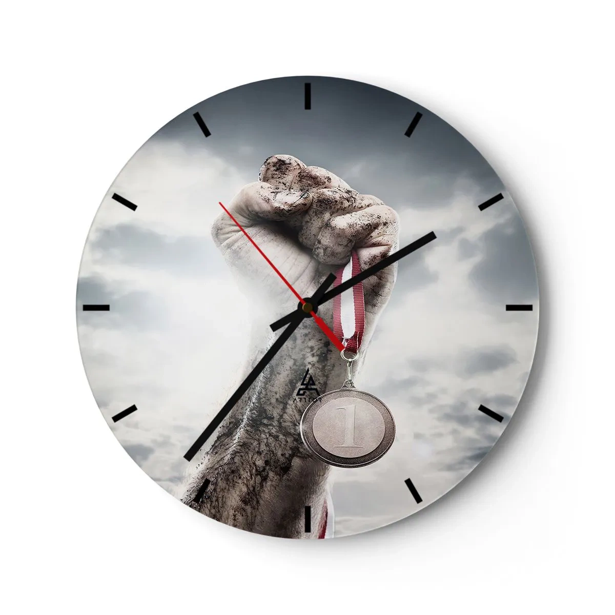 Nástěnné hodiny - Ruka s medailí proti obloze - 30x30cm - Per aspera ad astra - Moderní nástěnná dekorace do obývacího pokoje, kuchyně a ložnice ARTTOR