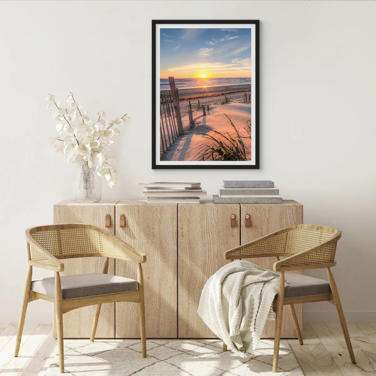 Plakát v černém rámu - Pláž ozářená zapadajícím sluncem - 50x70cm - Odlesk a stín větru - Moderní nástěnná dekorace do obývacího pokoje a ložnice ARTTOR