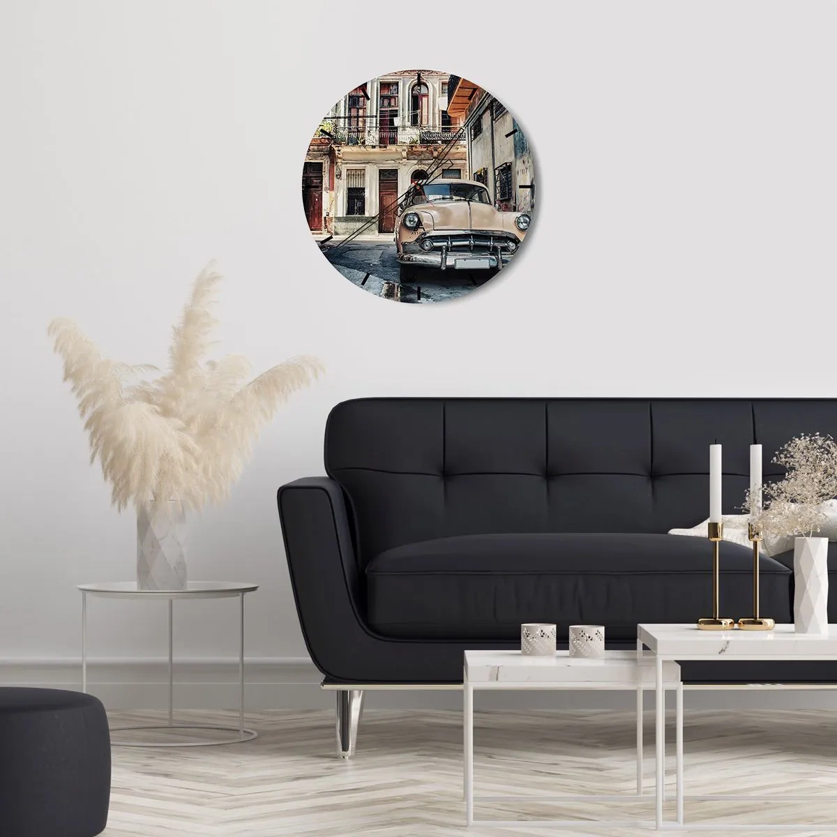 Nástěnné hodiny - Retro auto na pozadí staré architektury - 30x30cm - Siesta v Havaně - Moderní nástěnná dekorace do obývacího pokoje, kuchyně a ložnice ARTTOR