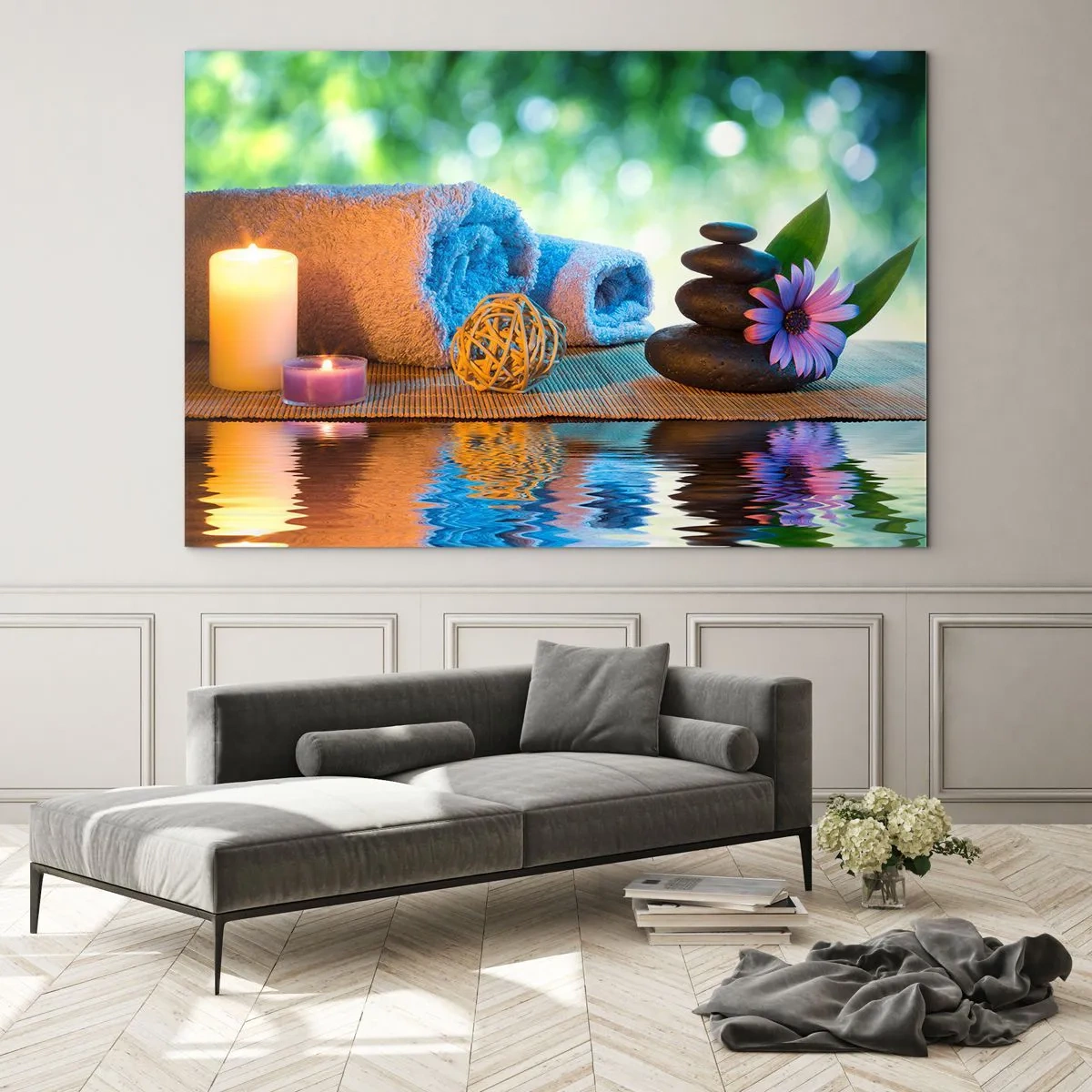 Obraz na skle - Lázně s ručníky, svíčkami a kameny na přírodním pozadí - 70x50cm - Čas pro tělo - Moderní nástěnná dekorace do obývacího pokoje a ložnice ARTTOR