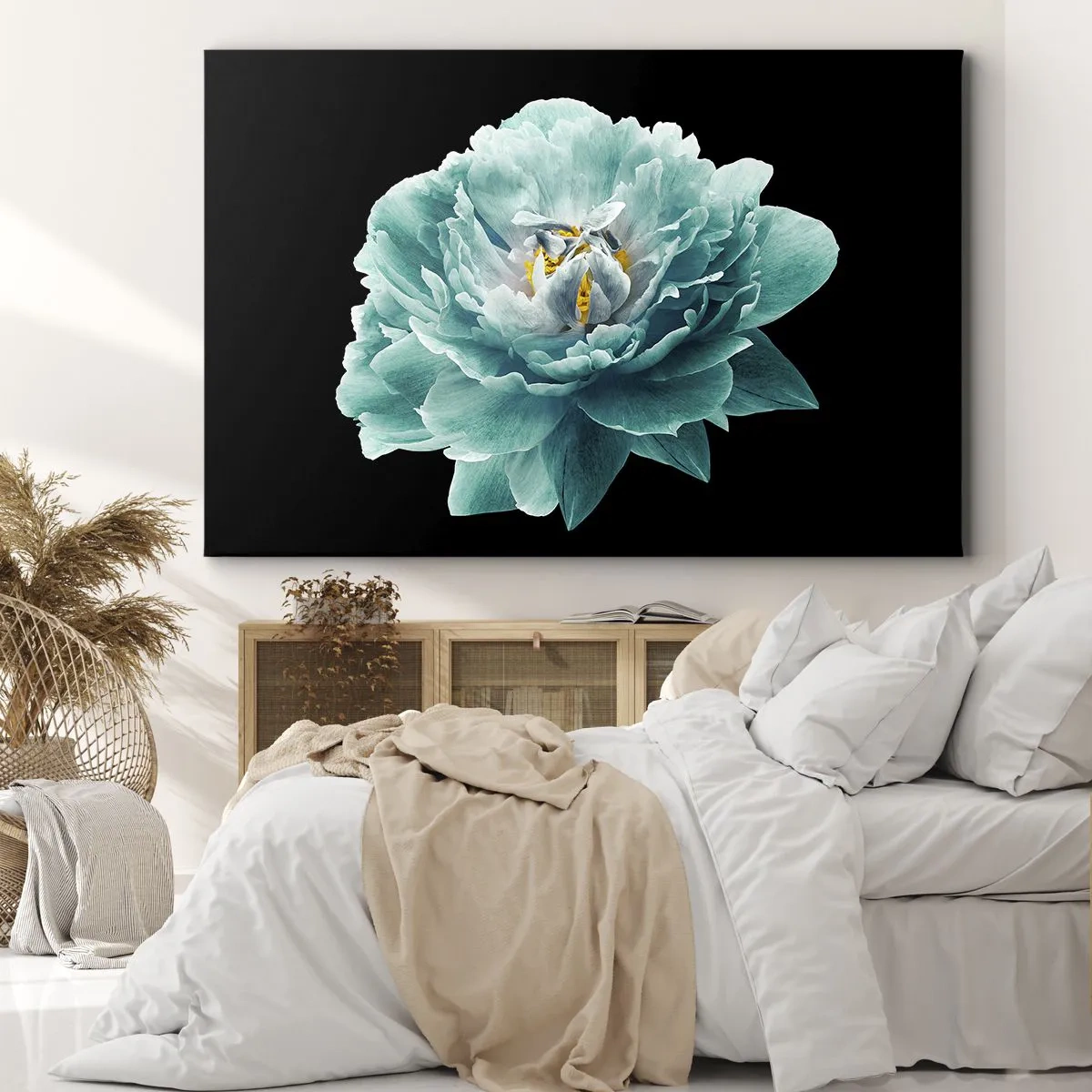 Obraz na plátně - Tyrkysový květ pivoňky na černém pozadí - 70x50cm - Modré a zlaté okvětní lístky - Moderní nástěnná dekorace do obývacího pokoje a ložnice ARTTOR