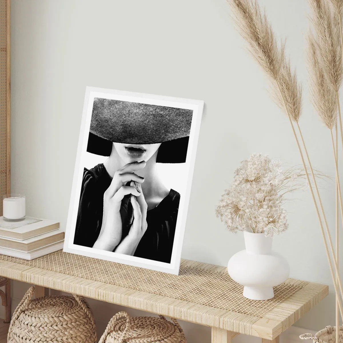 Plakát v bílém rámu - Ukrytá krása - 30x40 cm