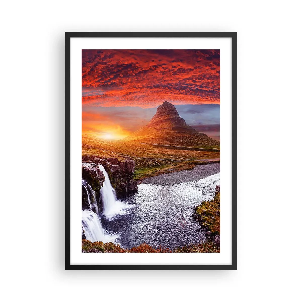 Plakát v černém rámu - Hora a vodopád osvětlené paprsky zapadajícího slunce - 50x70cm - Pohled na Středozem - Moderní nástěnná dekorace do obývacího pokoje a ložnice ARTTOR