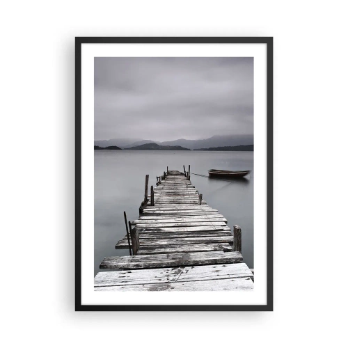 Plakát v černém rámu - Staré molo s lodí na klidné vodě - 50x70cm - Zítra můžeš vyrazit - Moderní nástěnná dekorace do obývacího pokoje a ložnice ARTTOR