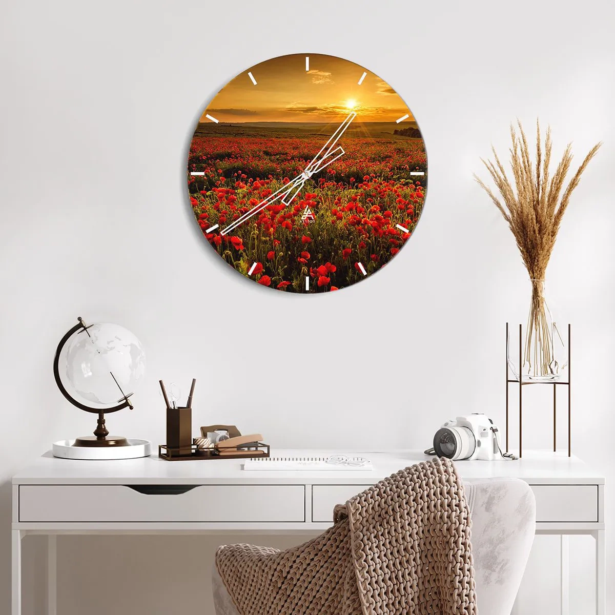 Nástěnné hodiny - Pole červených máků při západu slunce - 30x30cm - Mezi vlnami šumících luk, mezi záplavou květů - Moderní nástěnná dekorace do obývacího pokoje, kuchyně a ložnice ARTTOR