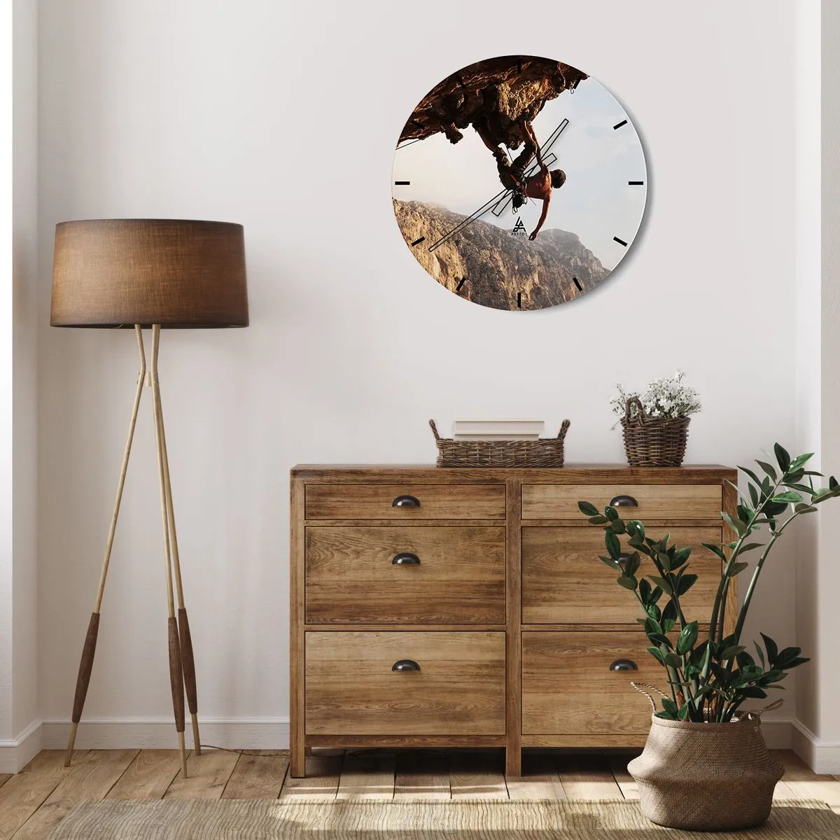 Nástěnné hodiny - Lezení na útesu s výhledem na hory - 30x30cm - Svět smrsknutý v ruce na sesuvu balvanu - Moderní nástěnná dekorace do obývacího pokoje, kuchyně a ložnice ARTTOR