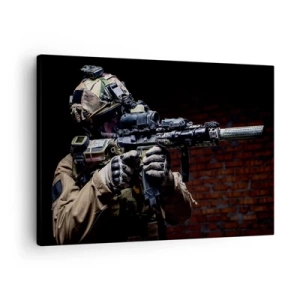 Obraz na plátně - Voják v plné výstroji s puškou - 70x50cm - Vražedně účinný - Moderní nástěnná dekorace do obývacího pokoje a ložnice ARTTOR