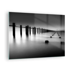 Obraz na skle - Minimalistické černobílé molo na klidné vodě - 70x50cm - Šedá dálka v mlze - Moderní nástěnná dekorace do obývacího pokoje a ložnice ARTTOR