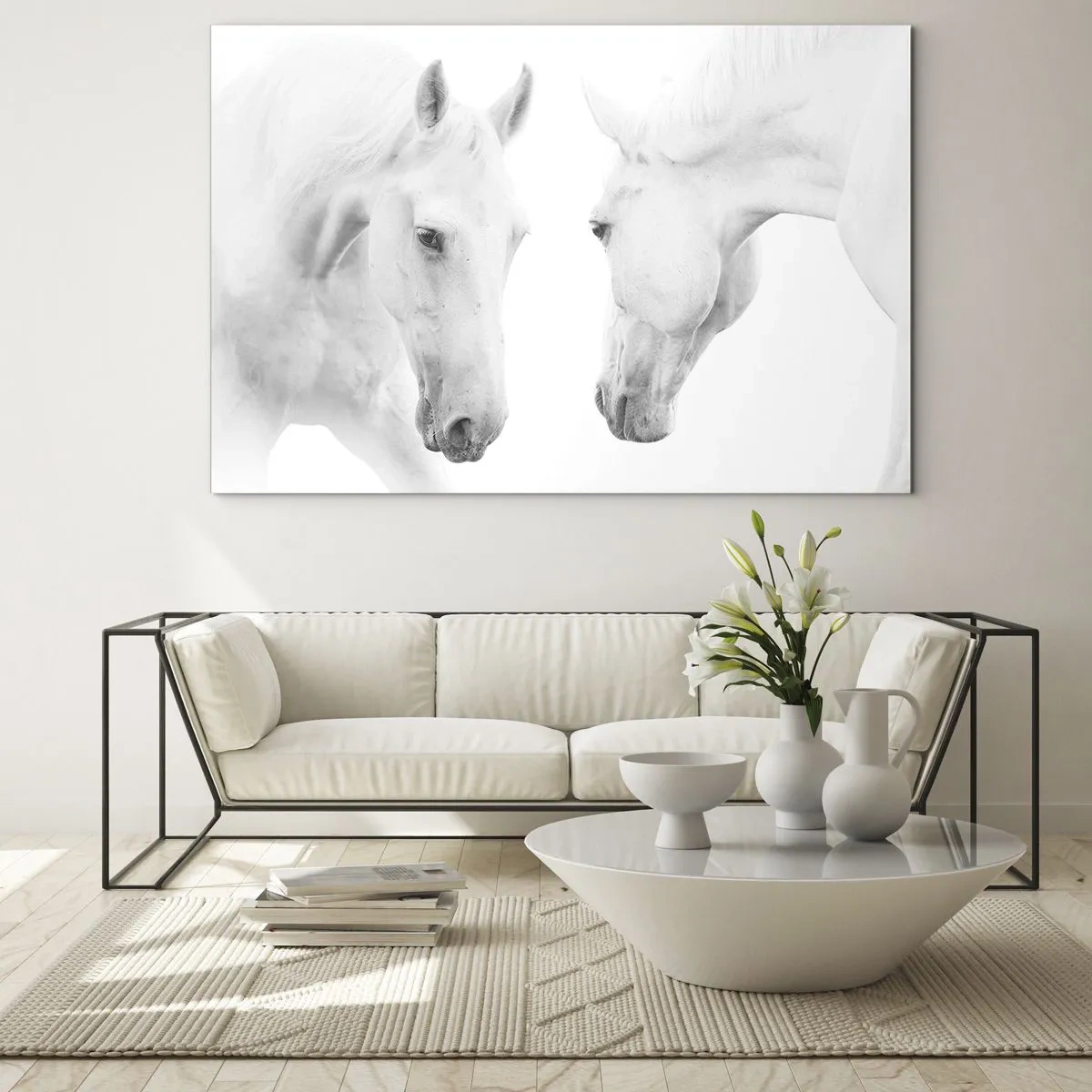 Obraz na skle - Dva bílí koně proti sobě na světlém pozadí - 70x50cm - Je to přátelství…? - Moderní nástěnná dekorace do obývacího pokoje a ložnice ARTTOR