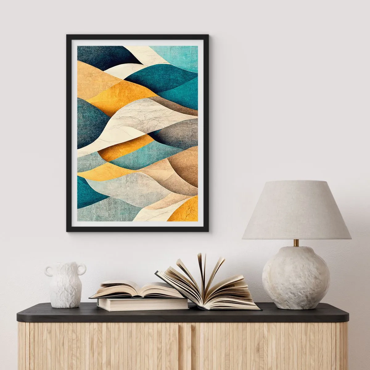 Plakát v černém rámu - Abstraktní kompozice vlnovitých tvarů ve zlaté a modré barvě. - 50x70cm - Rytmus a vlnění - Moderní nástěnná dekorace do obývacího pokoje a ložnice ARTTOR