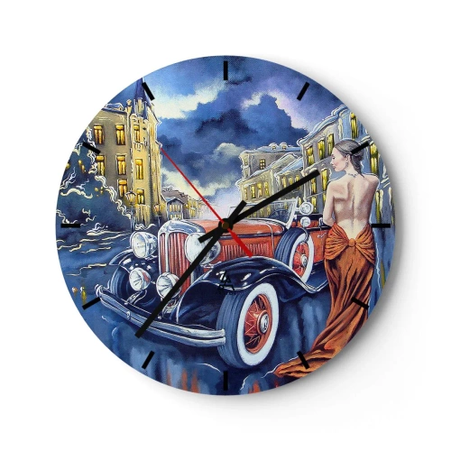 Nástěnné hodiny - Žena v oranžových šatech vedle retro auta s městem v pozadí. - 30x30cm - Nokturno v modré a korálové - Moderní nástěnná dekorace do obývacího pokoje, kuchyně a ložnice ARTTOR