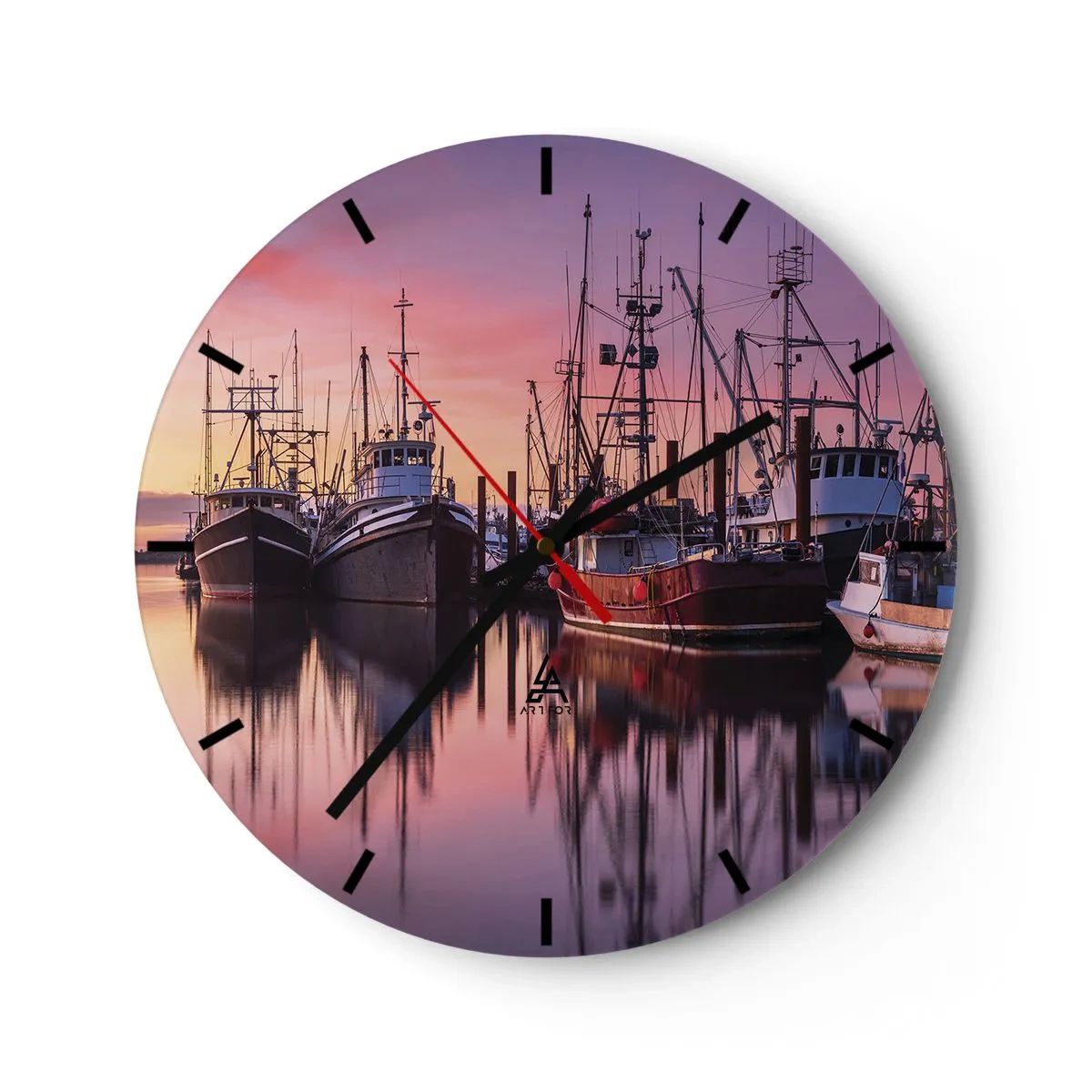 Nástěnné hodiny - Rybářské lodě kotvící v přístavu při západu slunce - 30x30cm - Před dalším dnem - Moderní nástěnná dekorace do obývacího pokoje, kuchyně a ložnice ARTTOR