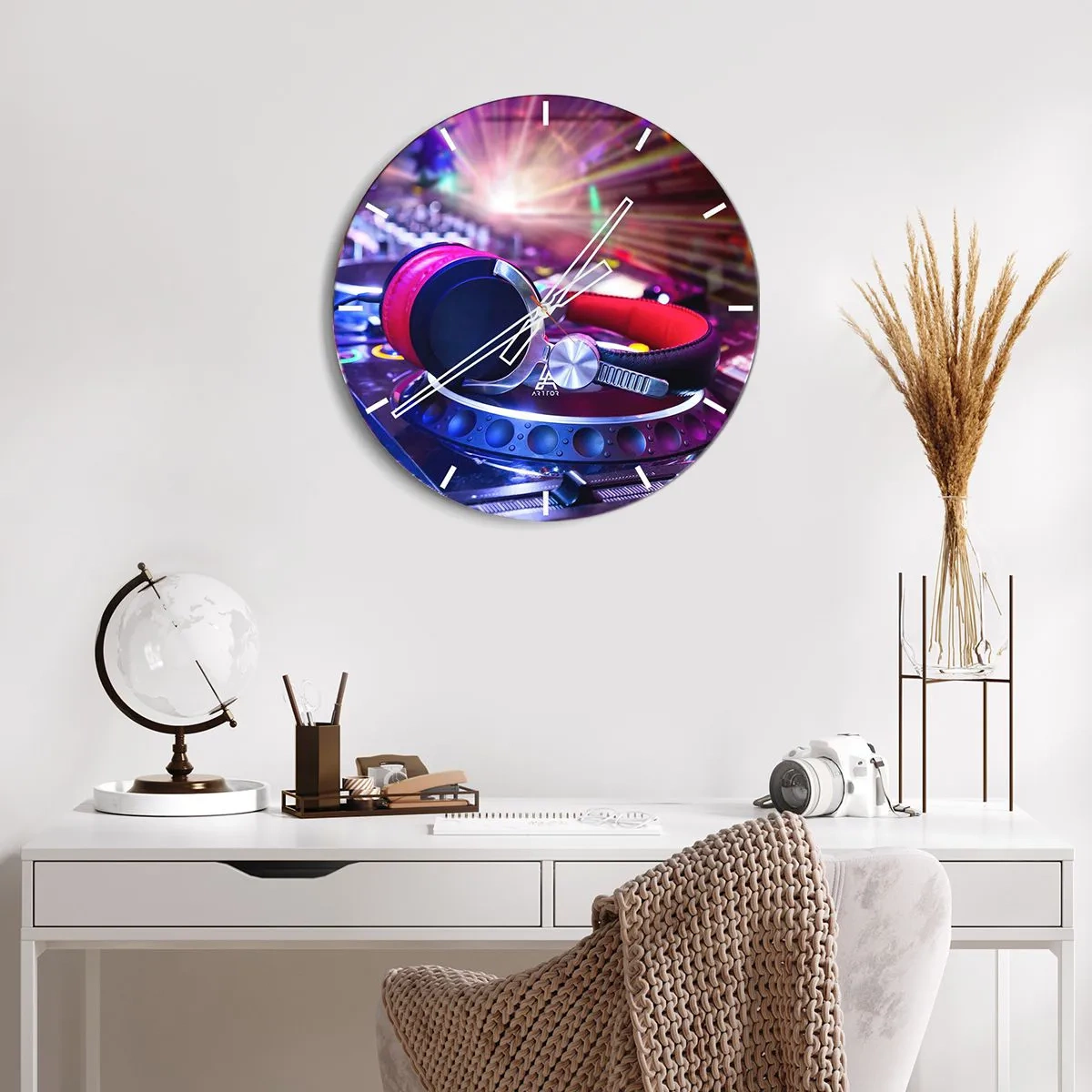 Nástěnné hodiny - Bude, bude se dít - 30x30 cm