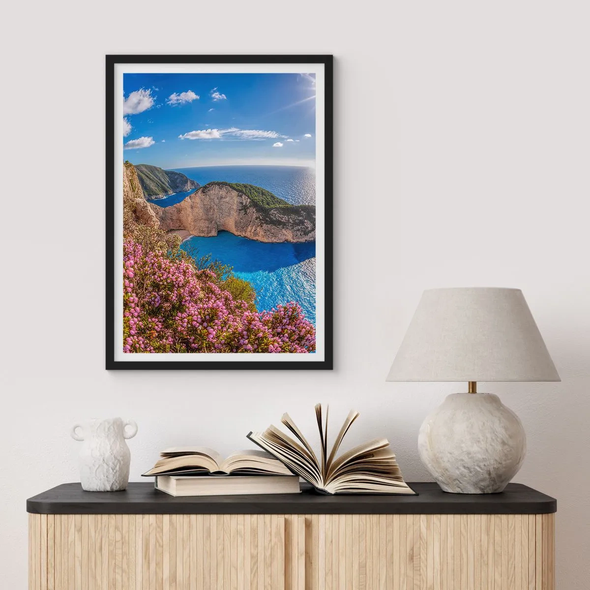 Plakát v černém rámu - Zátoka Navagio na ostrově Zakynthos s útesy a mořem - 50x70cm - Moje velké řecké prázdniny - Moderní nástěnná dekorace do obývacího pokoje a ložnice ARTTOR