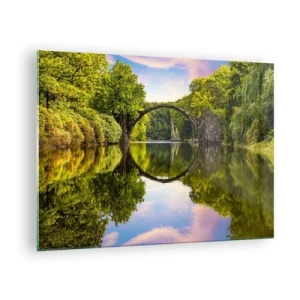 Obraz na skle - Kamenný most odrážející se v klidné hladině jezera - 70x50cm - Na rozhraní dvou světů - Moderní nástěnná dekorace do obývacího pokoje a ložnice ARTTOR