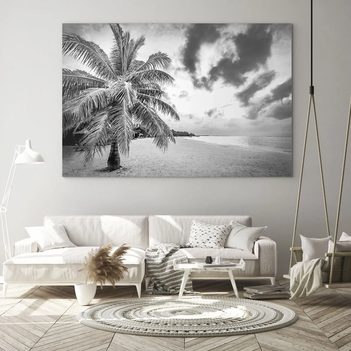 Obraz na skle - Černá a bílá palma na prázdné pláži se zataženou oblohou. - 70x50cm - Když toužíš po samotě…. - Moderní nástěnná dekorace do obývacího pokoje a ložnice ARTTOR