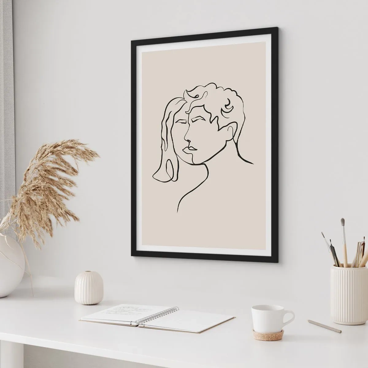 Plakát v černém rámu - Minimalistická skica tváří páru na béžovém pozadí. - 50x70cm - A byla jednota - Moderní nástěnná dekorace do obývacího pokoje a ložnice ARTTOR