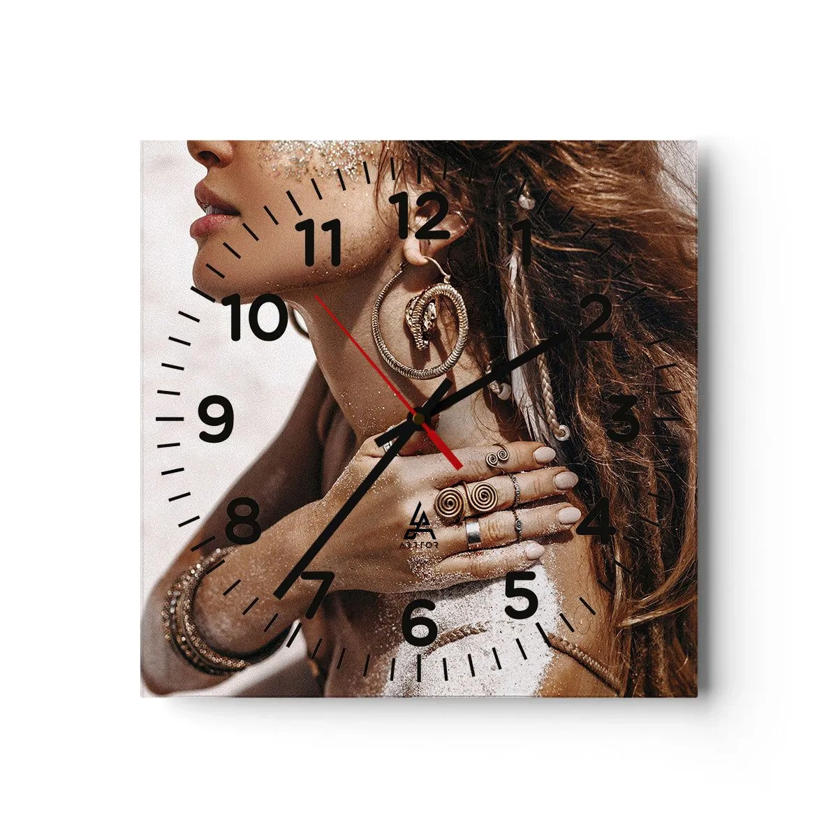 Nástěnné hodiny - Královna divoké pláže - 40x40 cm