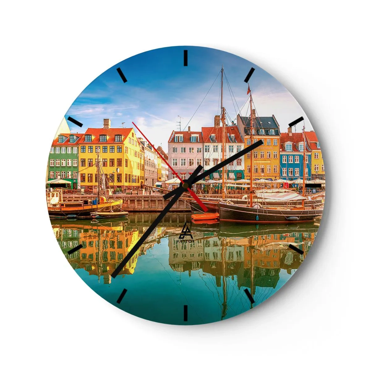 Nástěnné hodiny - Barevné činžovní domy a lodě v městském přístavu - 30x30cm - U vody hladké jako zrcadlo - Moderní nástěnná dekorace do obývacího pokoje, kuchyně a ložnice ARTTOR
