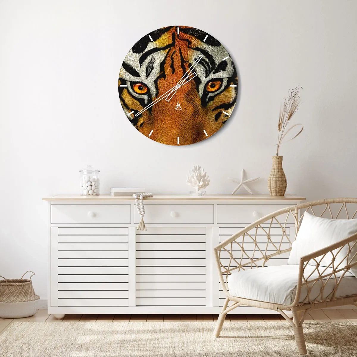 Nástěnné hodiny - Detailní záběr na intenzivní pohled tygra - 30x30cm - Nebezpečný a krásný - Moderní nástěnná dekorace do obývacího pokoje, kuchyně a ložnice ARTTOR