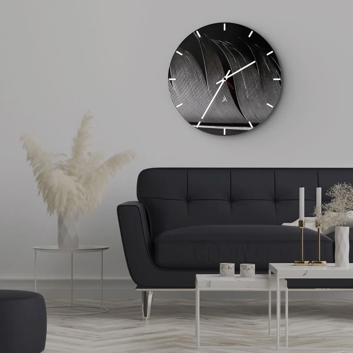 Nástěnné hodiny - Detailní záběr na pírko v kontrastní černé a bílé barvě - 30x30cm - Peří – nádherná konstrukce - Moderní nástěnná dekorace do obývacího pokoje, kuchyně a ložnice ARTTOR