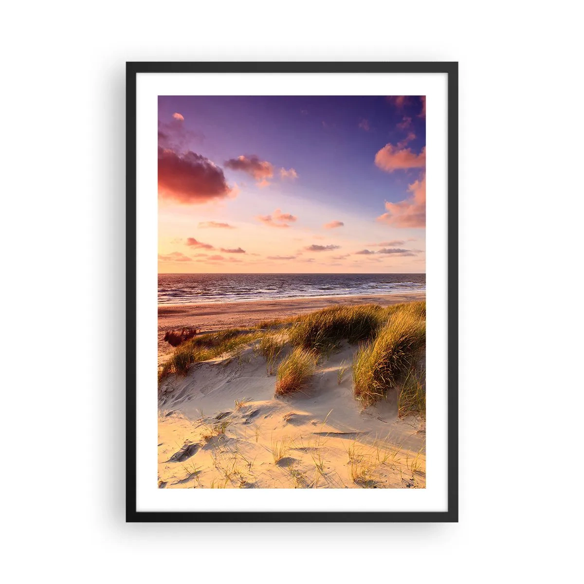 Plakát v černém rámu - Pláž s dunami a zapadajícím sluncem - 50x70cm - Už v létě voní vzduch - Moderní nástěnná dekorace do obývacího pokoje a ložnice ARTTOR