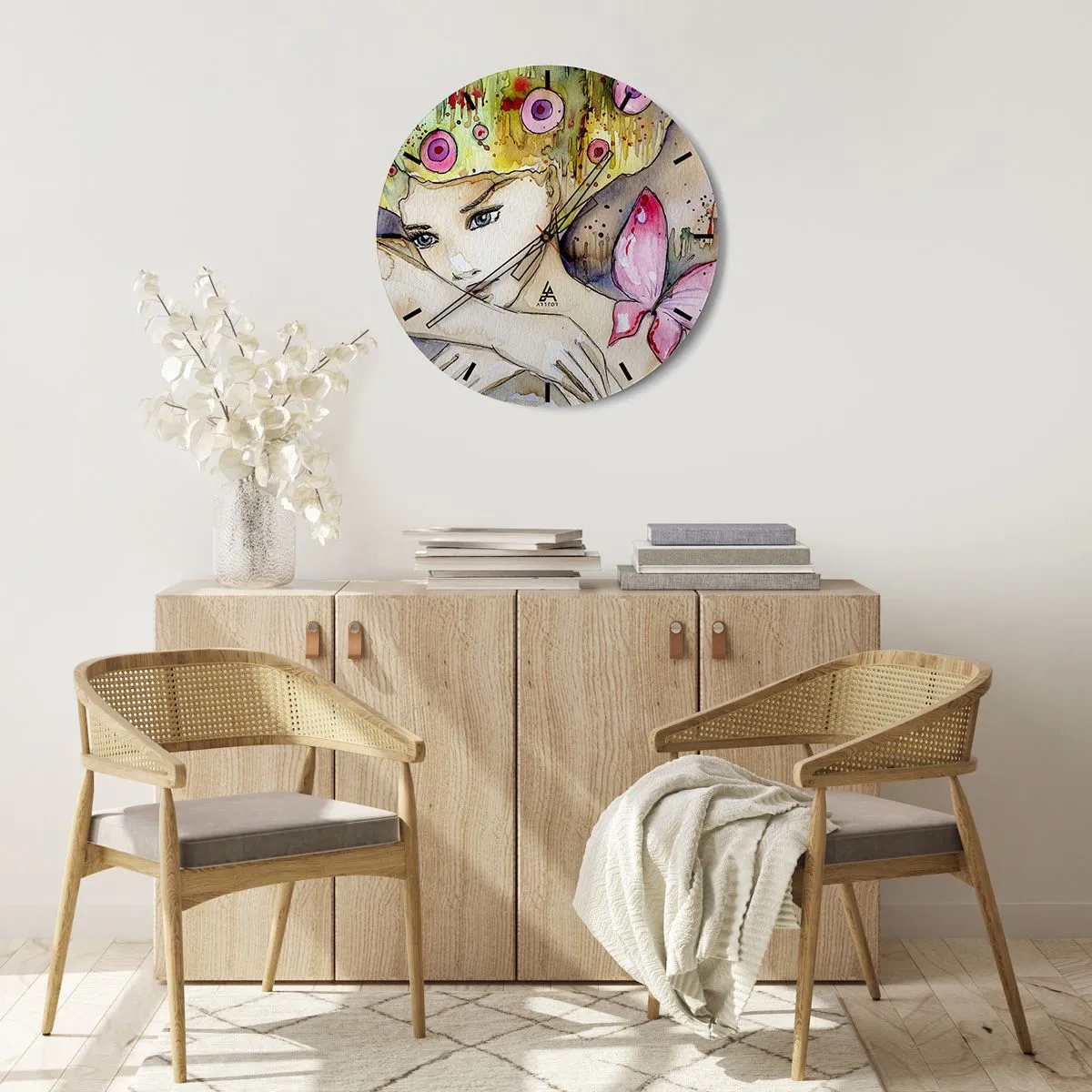 Nástěnné hodiny - Akvarelová malba ženy s motivem motýla a barevnými detaily. - 30x30cm - Motýlí princezna - Moderní nástěnná dekorace do obývacího pokoje, kuchyně a ložnice ARTTOR
