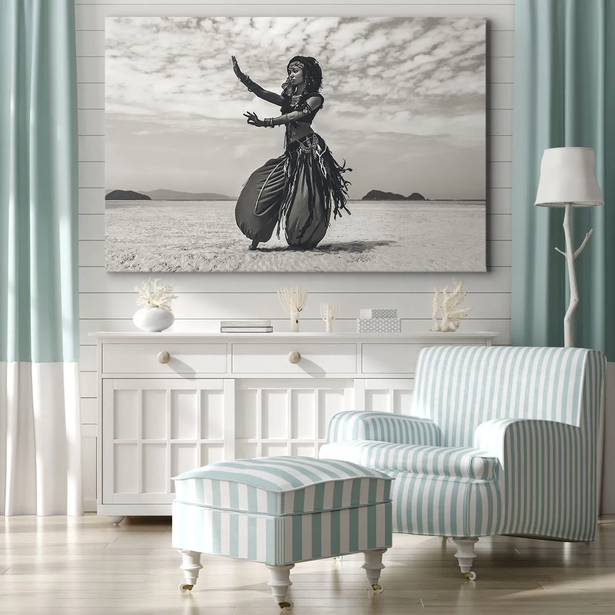 Obraz na plátně - Exotická tanečnice na pozadí pouště - 70x50cm - Tanec jižních ostrovů - Moderní nástěnná dekorace do obývacího pokoje a ložnice ARTTOR