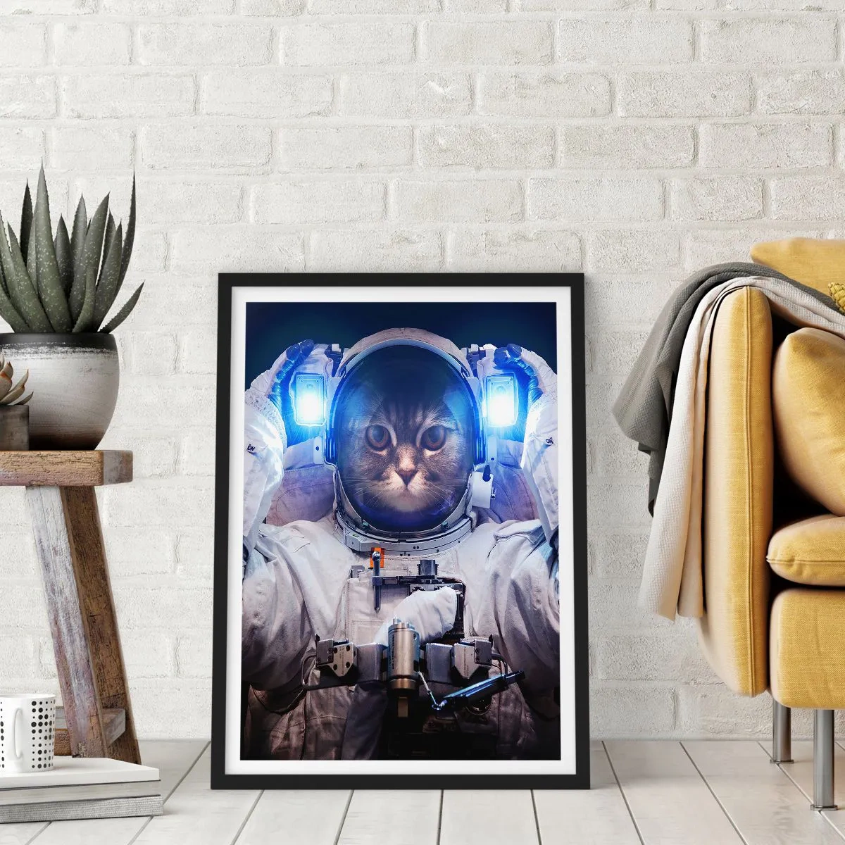 Plakát v černém rámu - Astronaut kočka v plném skafandru - 50x70cm - Houston, máte problém - Moderní nástěnná dekorace do obývacího pokoje a ložnice ARTTOR