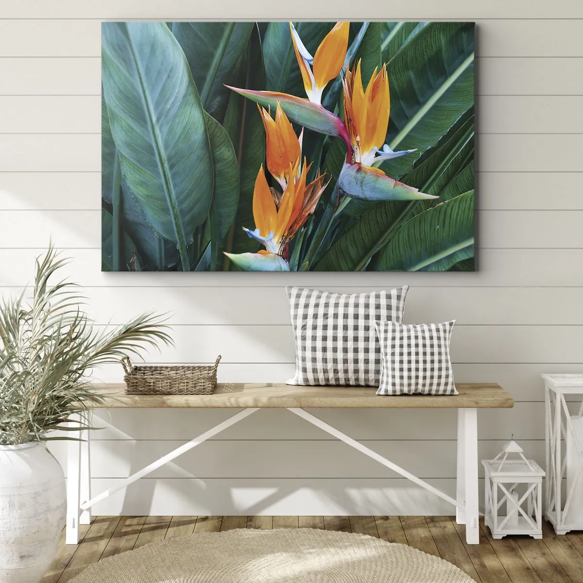 Obraz na plátně - Exotické květy strelitzie obklopené zelenými listy - 70x50cm - Je to květina, nebo pták? - Moderní nástěnná dekorace do obývacího pokoje a ložnice ARTTOR