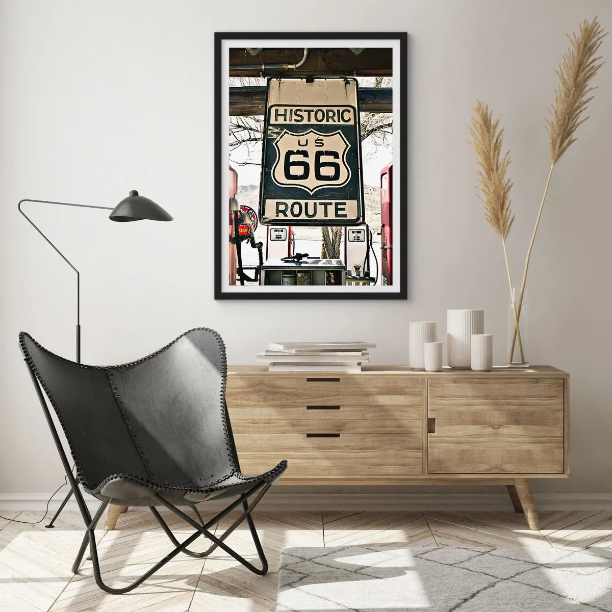 Plakát v černém rámu - Značka Route 66 před čerpací stanicí - 50x70cm - Americká retro cesta - Moderní nástěnná dekorace do obývacího pokoje a ložnice ARTTOR