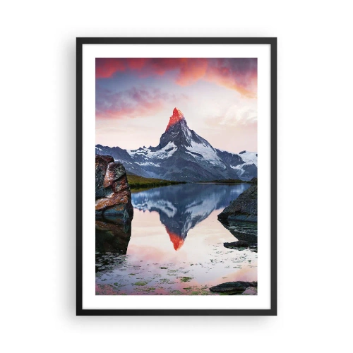 Plakát v černém rámu - Hora se odráží v jezeře při západu slunce - 50x70cm - Srdce hor je vřelé - Moderní nástěnná dekorace do obývacího pokoje a ložnice ARTTOR