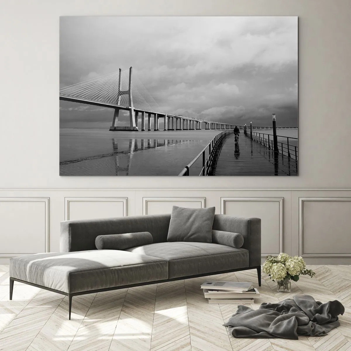 Obraz na skle - Most v monochromatické krajině s cyklistou - 70x50cm - Každému, co mu patří - Moderní nástěnná dekorace do obývacího pokoje a ložnice ARTTOR