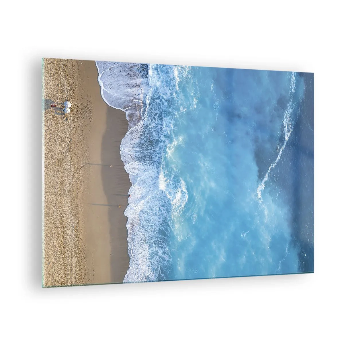 Obraz na skle - Letecký pohled na pláž a tříštící se vlny - 70x50cm - Síla modři - Moderní nástěnná dekorace do obývacího pokoje a ložnice ARTTOR