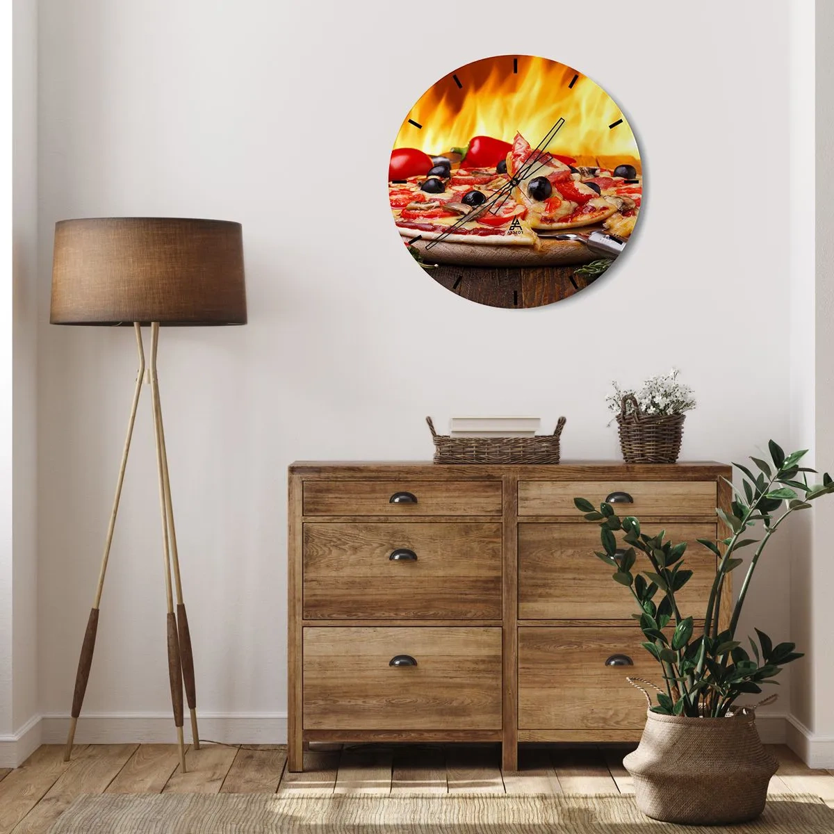 Nástěnné hodiny - Pizza s olivami a rajčaty na ohni - 30x30cm - From Italy with love - Moderní nástěnná dekorace do obývacího pokoje, kuchyně a ložnice ARTTOR