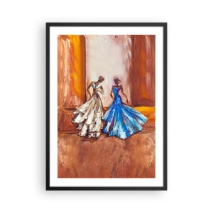 Plakát v černém rámu - Dvě ženy v šatech na pozadí zlatého interiéru - 50x70cm - Půvabné duo - Moderní nástěnná dekorace do obývacího pokoje a ložnice ARTTOR