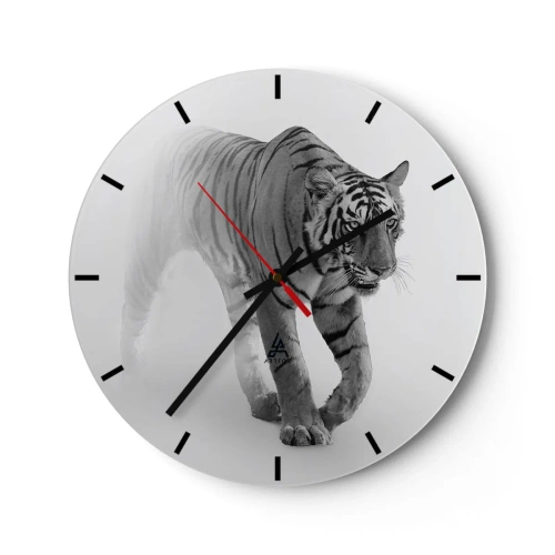 Nástěnné hodiny - Realistický tygr v monochromatickém stylu na bílém pozadí - 30x30cm - Přikrčený v mlze - Moderní nástěnná dekorace do obývacího pokoje, kuchyně a ložnice ARTTOR