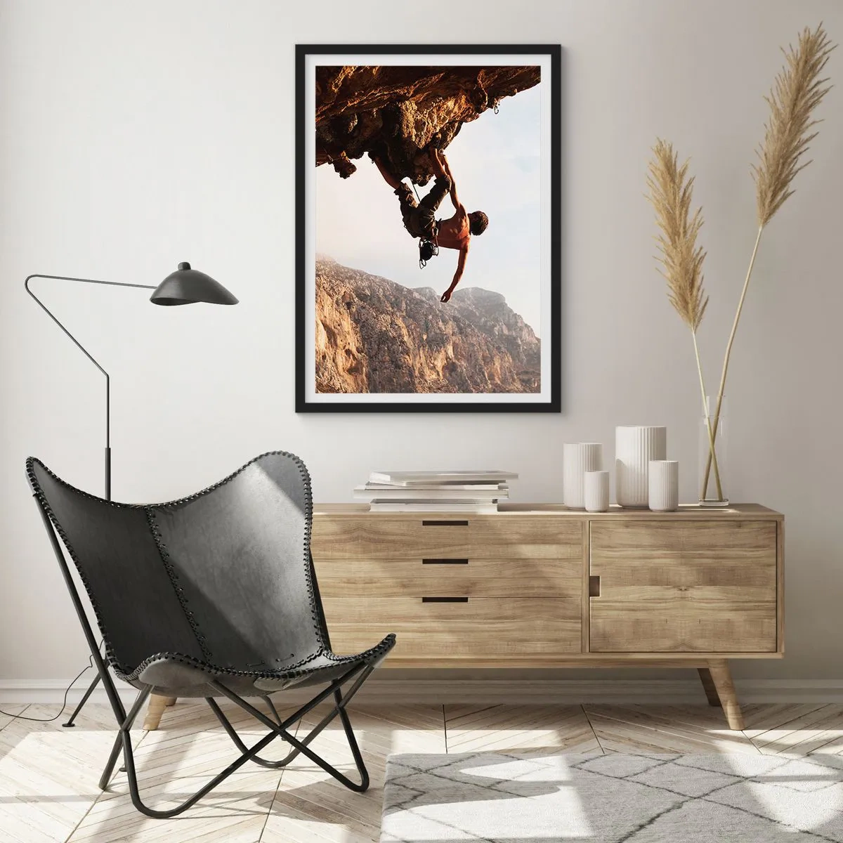 Plakát v černém rámu - Lezení po skalách na slunci - 50x70cm - Svět smrsknutý v ruce na sesuvu balvanu - Moderní nástěnná dekorace do obývacího pokoje a ložnice ARTTOR