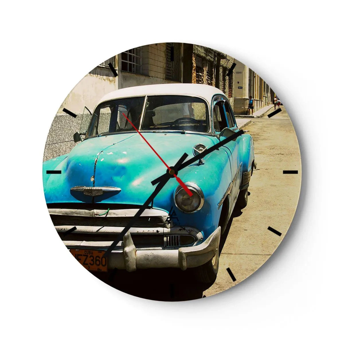 Nástěnné hodiny - Modré klasické auto na ulici, vintage styl - 30x30cm - Evviva Cuba! - Moderní nástěnná dekorace do obývacího pokoje, kuchyně a ložnice ARTTOR