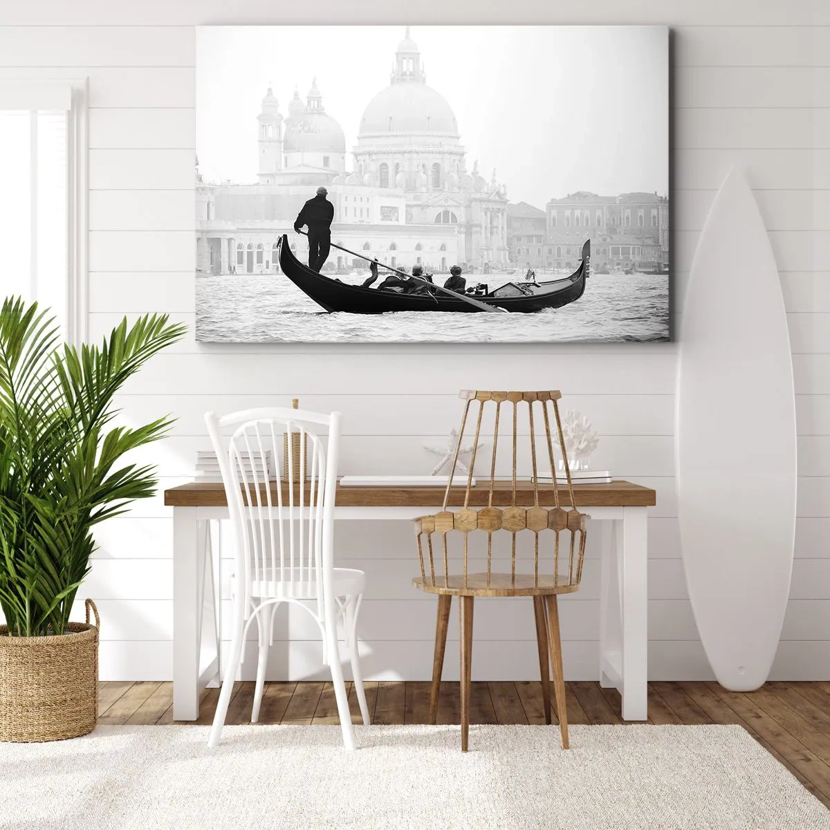 Obraz na plátně - Gondola s bazilikou v černé a bílé pozadí - 70x50cm - Cesta ke zdroji krásy - Moderní nástěnná dekorace do obývacího pokoje a ložnice ARTTOR