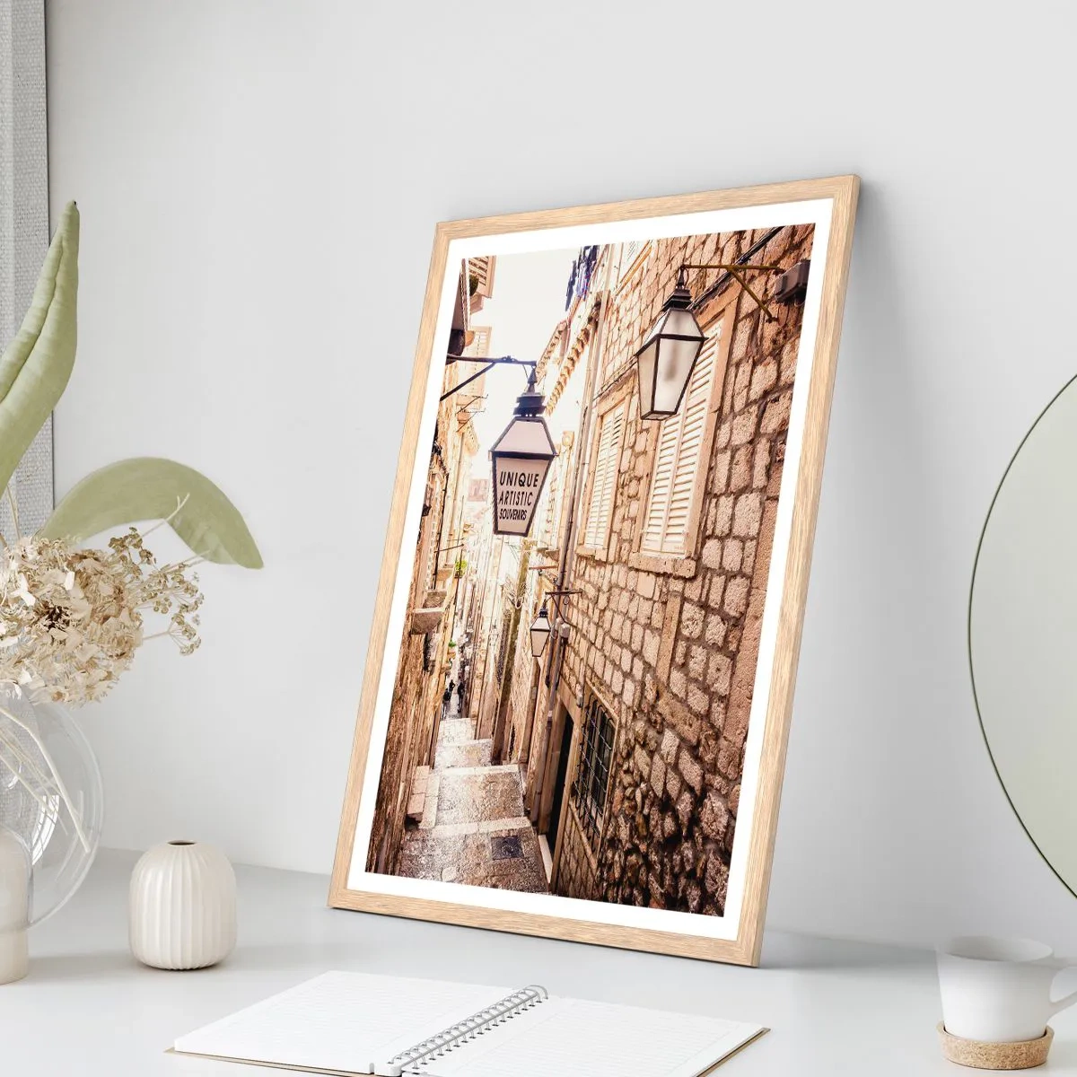 Plakát v rámu světlý dub - Okouzlující ulička - 70x100 cm