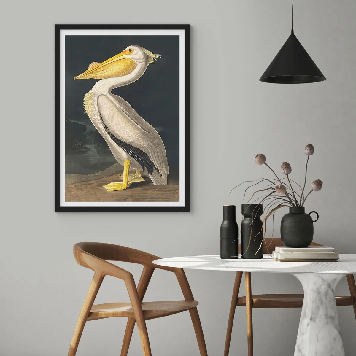 Plakát v černém rámu - Pelikán v klasické ilustraci na tmavém pozadí - 50x70cm - Plný hrdosti - Moderní nástěnná dekorace do obývacího pokoje a ložnice ARTTOR