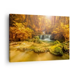 Obraz na plátně - Zlatý vodopád v podzimním lese obklopeném zelení - 70x50cm - Lesní vodopád ve zlaté - Moderní nástěnná dekorace do obývacího pokoje a ložnice ARTTOR