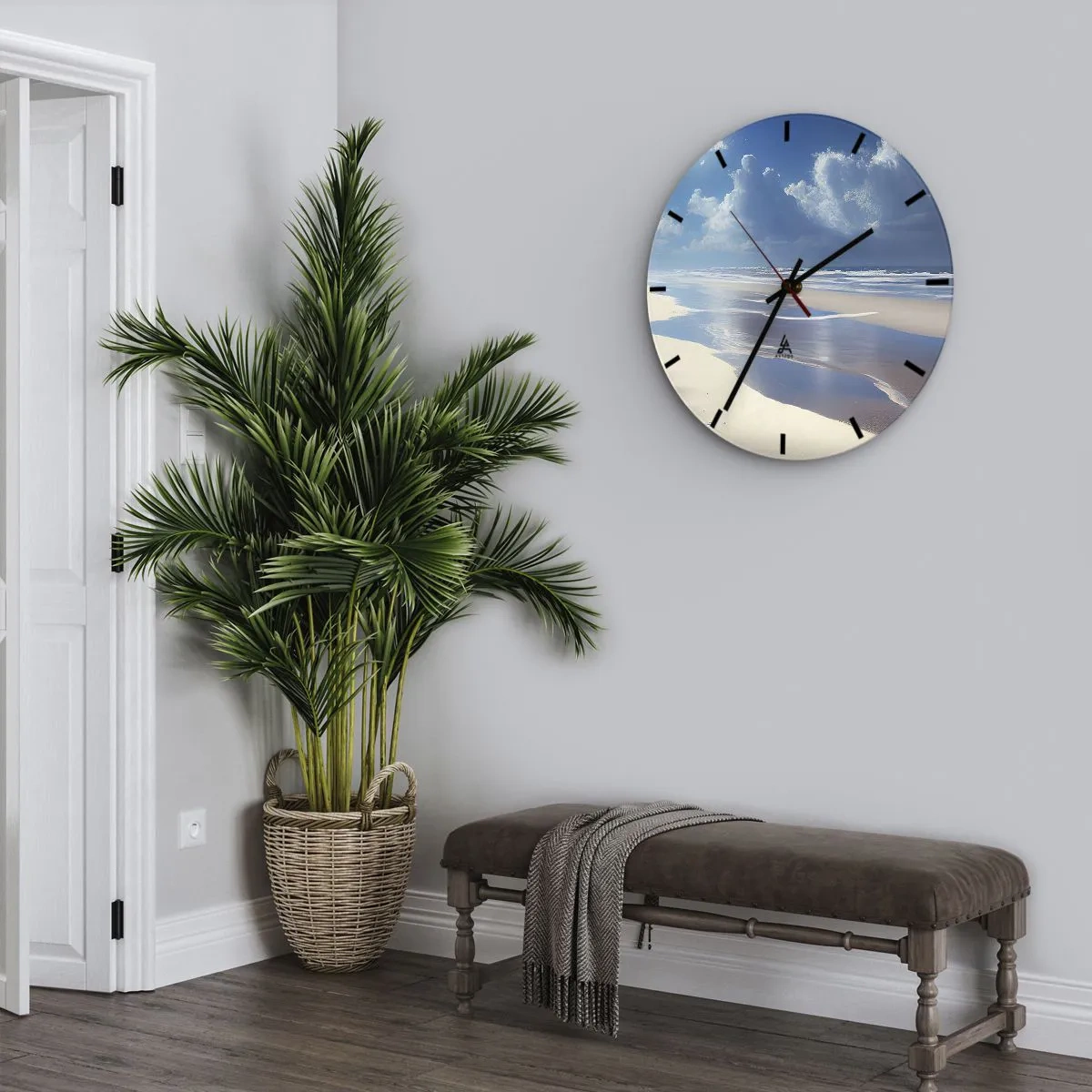 Nástěnné hodiny - Prázdná pláž na slunci s modrou oblohou a vlnami - 30x30cm - Dovolená v ráji - Moderní nástěnná dekorace do obývacího pokoje, kuchyně a ložnice ARTTOR