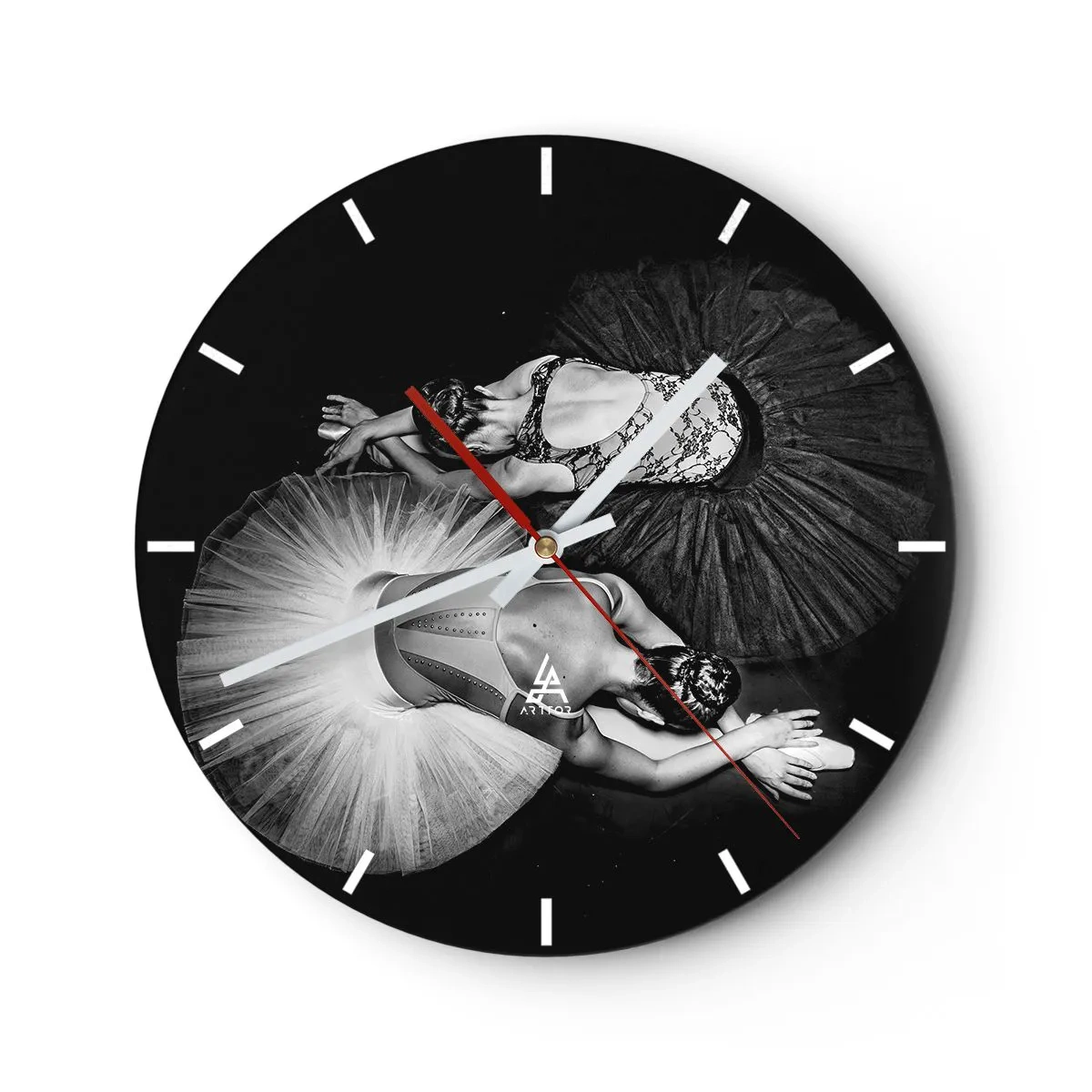 Nástěnné hodiny - Astronaut unášený ve vesmíru nad Zemí - 30x30cm - Jin a jang – dokonalá rovnováha - Moderní nástěnná dekorace do obývacího pokoje, kuchyně a ložnice ARTTOR