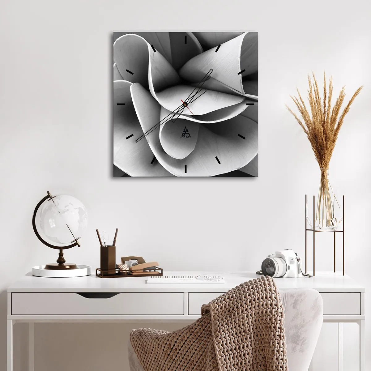 Nástěnné hodiny - Děje se ve vesmíru - 40x40 cm