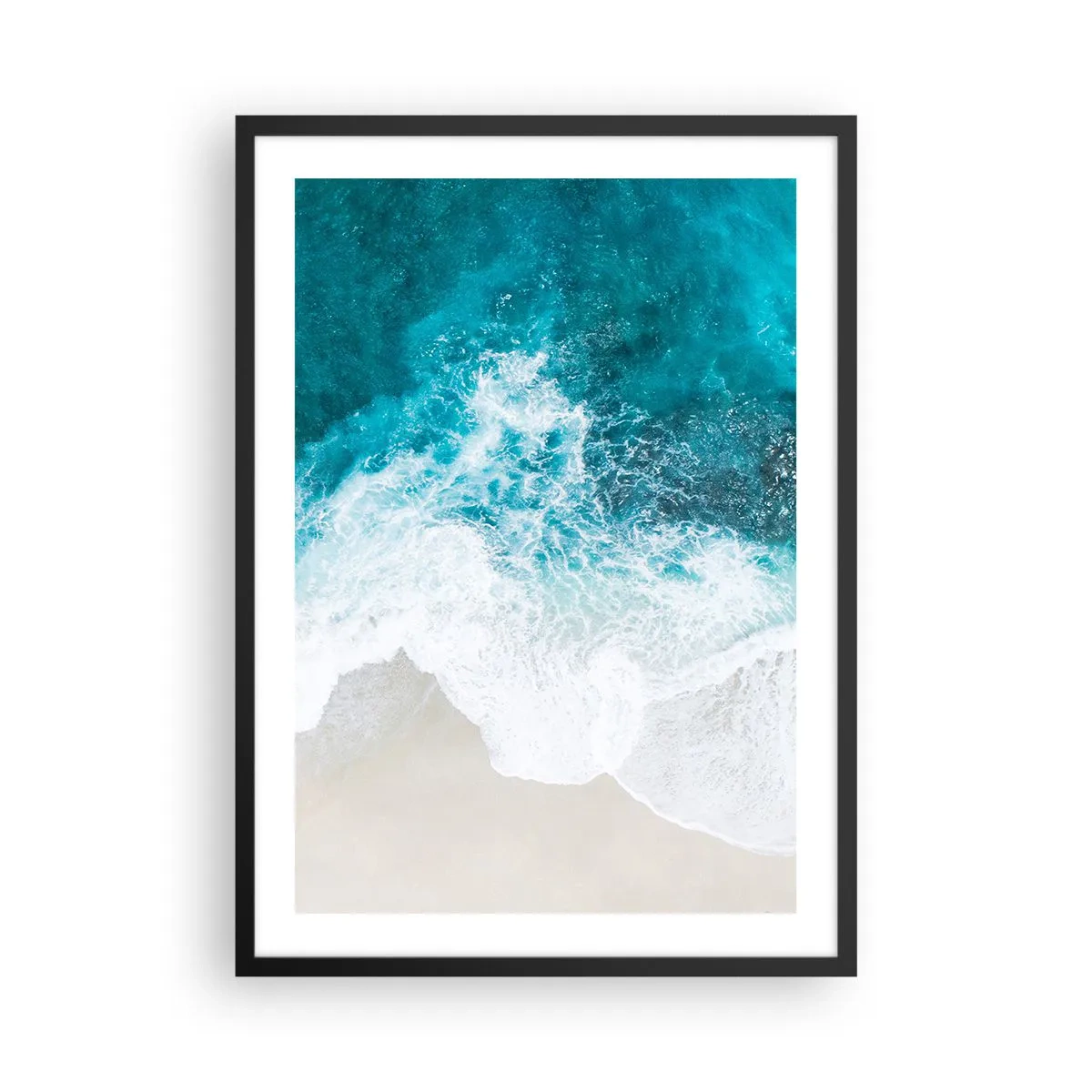 Plakát v černém rámu - Letecký pohled na tyrkysové vlny narážející na písečnou pláž - 50x70cm - Přirozené pohlazení - Moderní nástěnná dekorace do obývacího pokoje a ložnice ARTTOR
