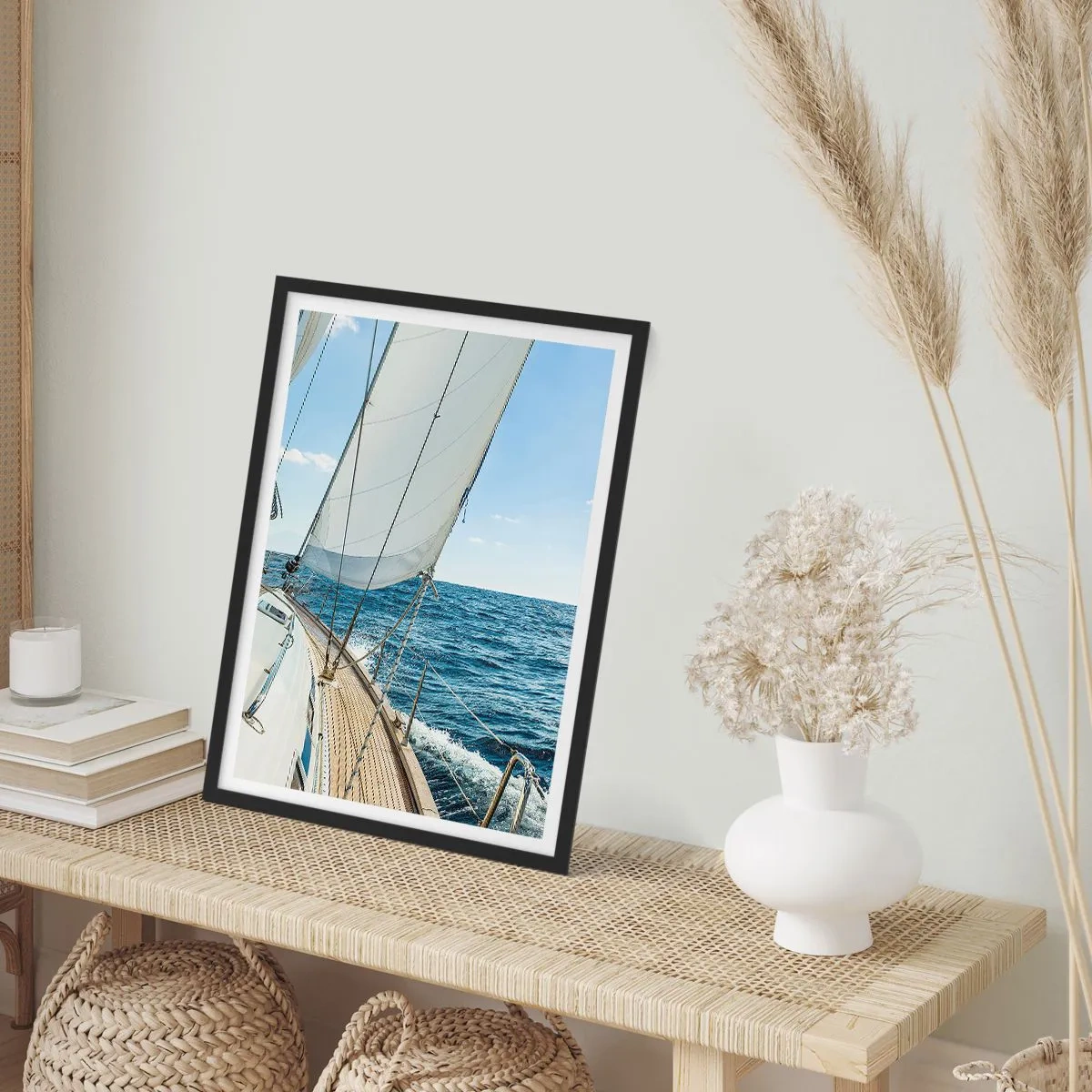 Plakát v černém rámu - Plachetnice na volném moři za slunečného dne - 50x70cm - Ahoj, dobrodružství - Moderní nástěnná dekorace do obývacího pokoje a ložnice ARTTOR